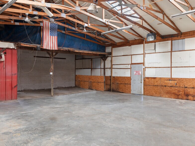 More Photos Of 428 S 3rd Ave, Chatsworth Freestanding For Sale