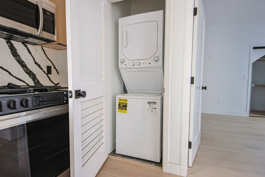 More Photos Of 6401 Odessa Ave, Lake Balboa Multifamily For Sale