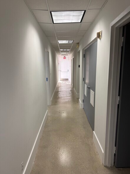 More Photos Of 2434 Hollywood Blvd, Hollywood Office For Sale