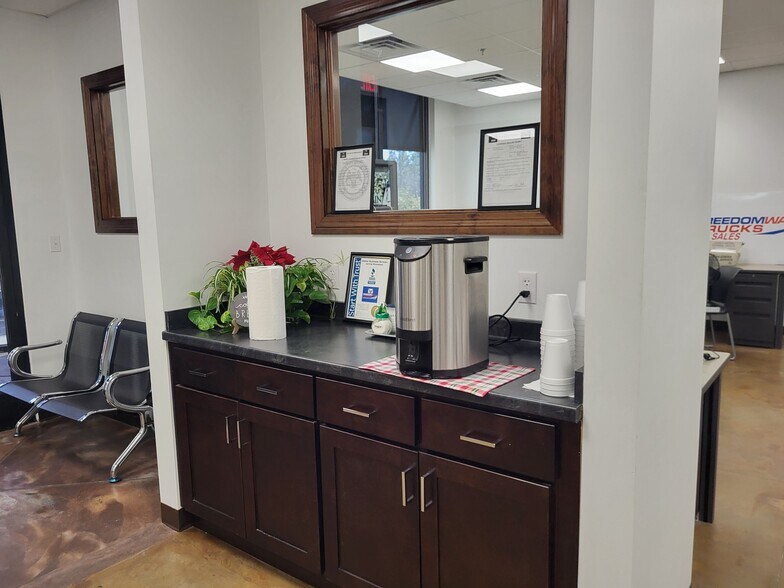 More Photos Of 9140 Canal Rd, Gulfport Light Distribution For Sale