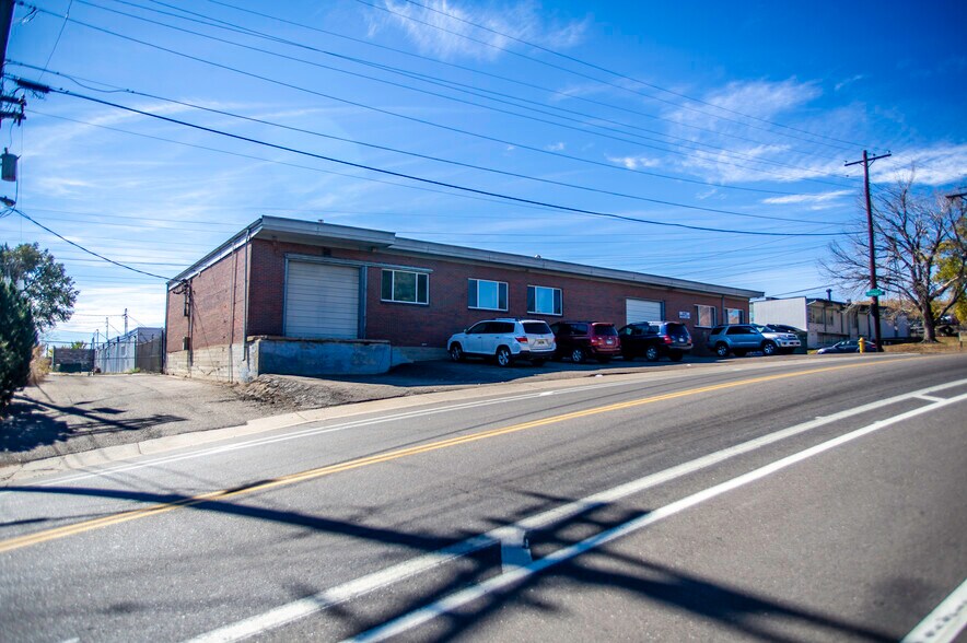 More Photos Of 1900 S Navajo St, Denver Warehouse For Sale