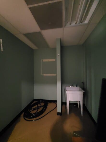 More Photos Of 1001-1015 N Aviation Blvd, Manhattan Beach Unknown For Lease