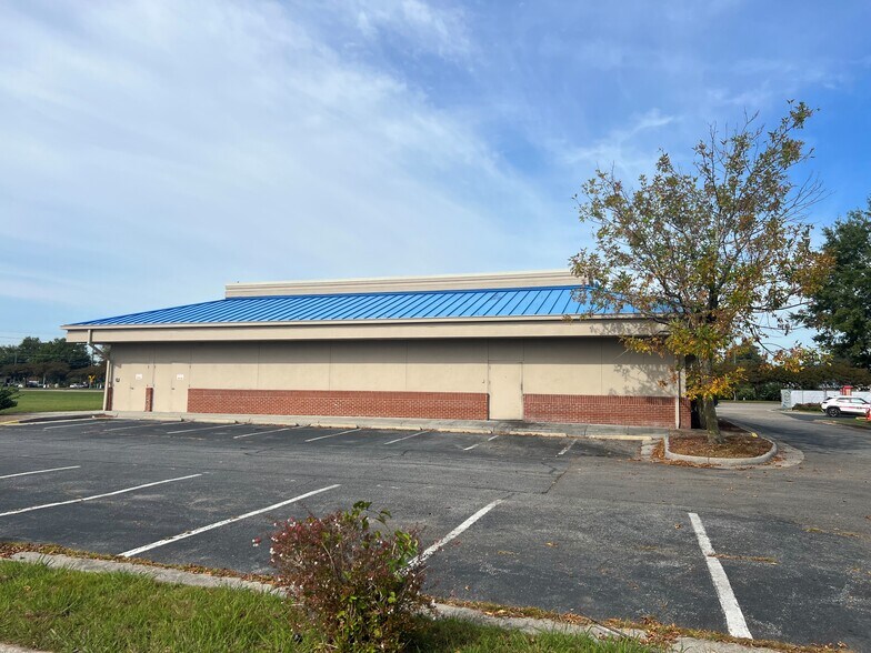 More Photos Of 1540 General Booth Blvd, Virginia Beach Restaurant For Lease