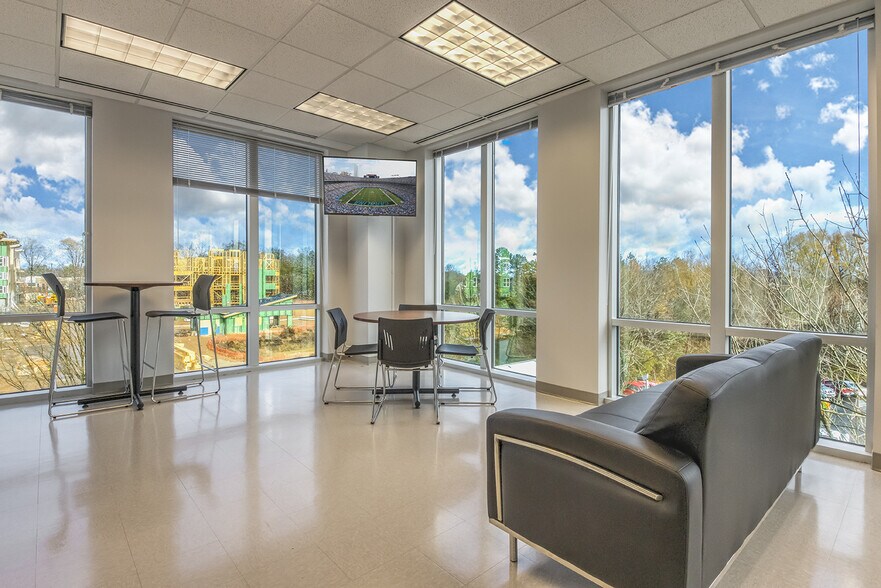 More Photos Of 11020 David Taylor Dr, Charlotte Office For Lease