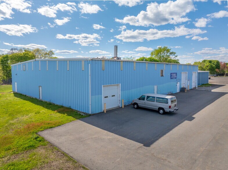 More Photos Of 27 Tozer Rd, Beverly Warehouse For Lease