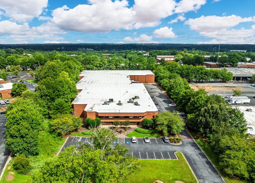 More Photos Of 4385 International Blvd, Norcross Distribution For Sale