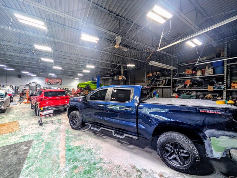 More Photos Of 7086 Southeastern Ave, Indianapolis Flex For Sale