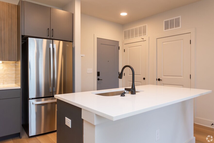 More Photos Of 930 W Mallard Creek Church Rd, Charlotte Apartments For Lease