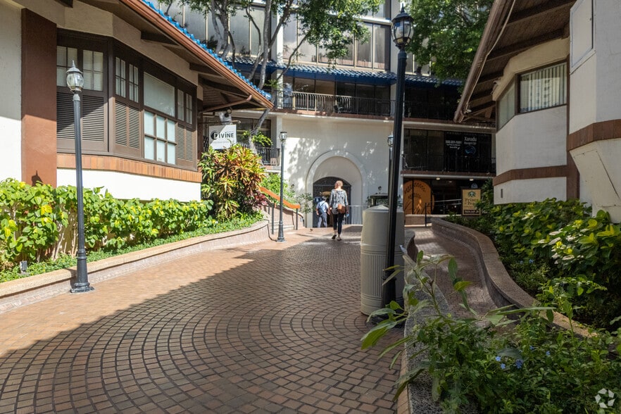 More Photos Of 400 Hobron Ln, Honolulu Apartments For Sale