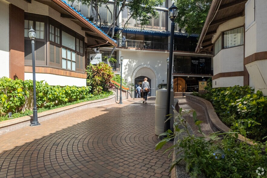 More Photos Of 400 Hobron Ln, Honolulu Apartments For Sale