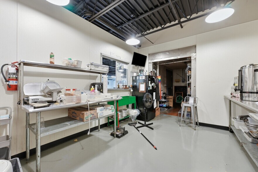 More Photos Of 89 Baldwin St, West Springfield Manufacturing For Sale