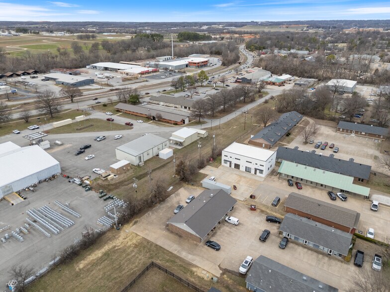 More Photos Of 79 Colt Square Dr, Fayetteville Unknown For Lease