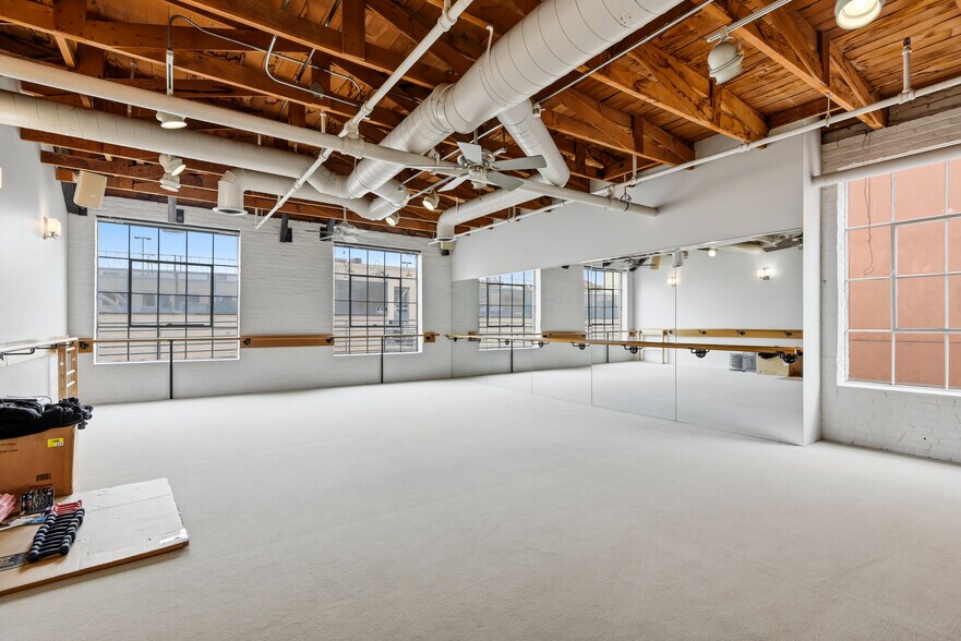 More Photos Of 33 S Fair Oaks Ave, Pasadena Office For Sale