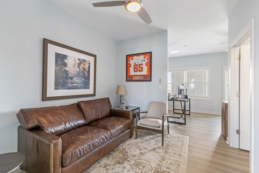 More Photos Of 103 Palm Blvd, Isle Of Palms Office For Sale