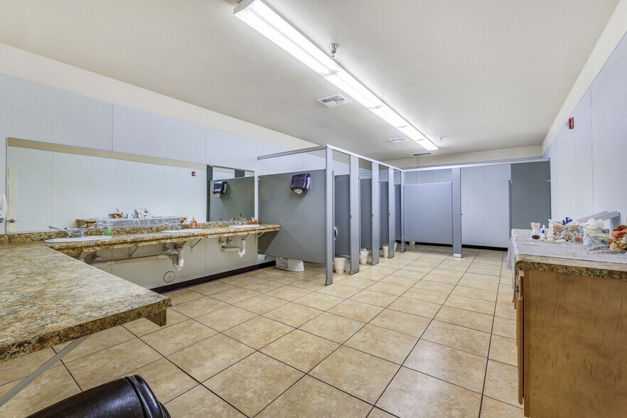 More Photos Of 201 N 4th St, Kingman Freestanding For Sale