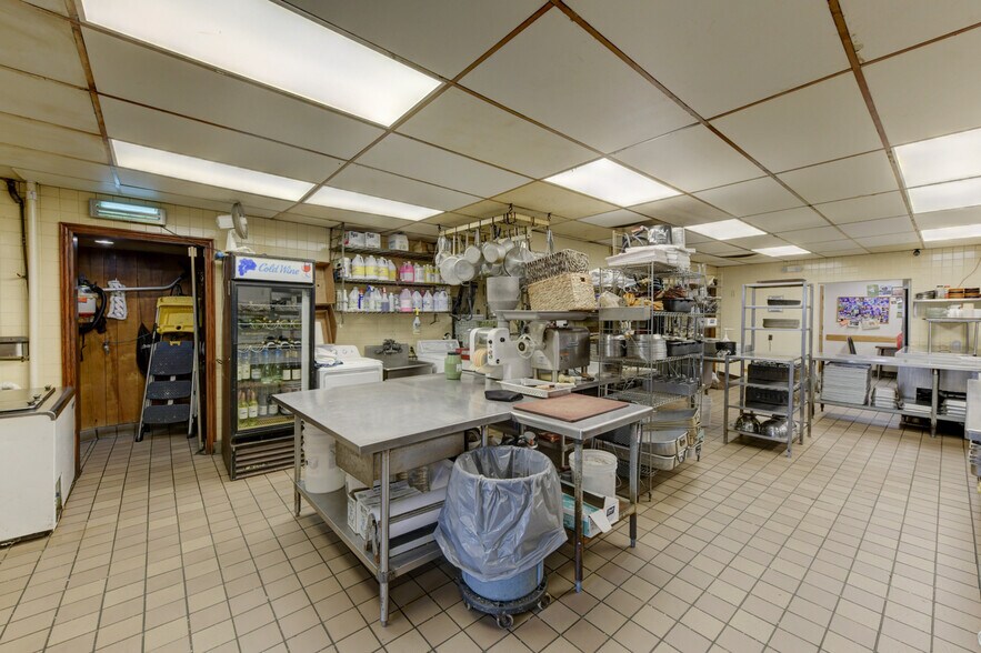 More Photos Of 502 Dixie Hwy, Beecher Restaurant For Sale