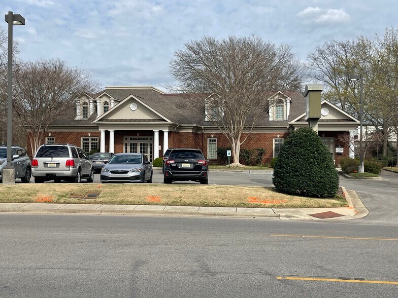 More Photos Of 4031 Balmoral Dr, Huntsville Medical For Lease