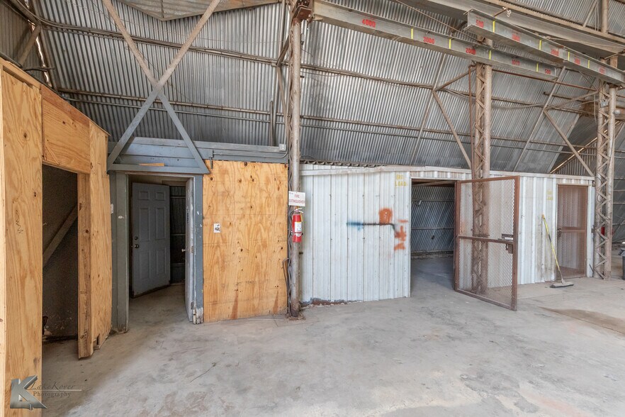More Photos Of 2424 Oak St, Abilene Warehouse For Sale