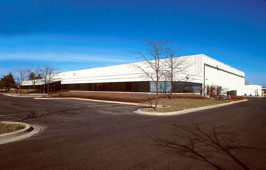 More Photos Of 1175 Lakeside Dr, Gurnee Distribution For Lease