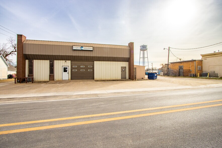 More Photos Of 111 E Liberty St, Pilot Point General Retail For Sale