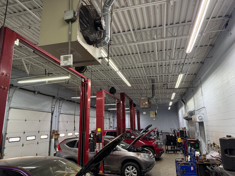 More Photos Of 4635 Northfield Rd, Cleveland Freestanding For Lease