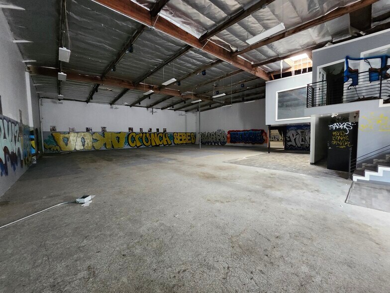 More Photos Of 13501 S Main St, Los Angeles Warehouse For Lease