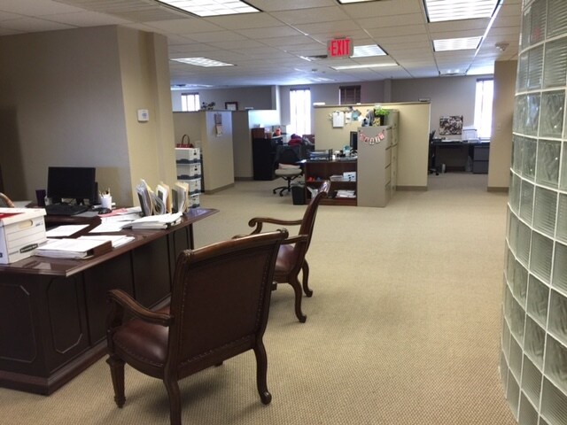 More Photos Of 2800-2828 W Country Club Dr, Oklahoma City General Retail For Lease