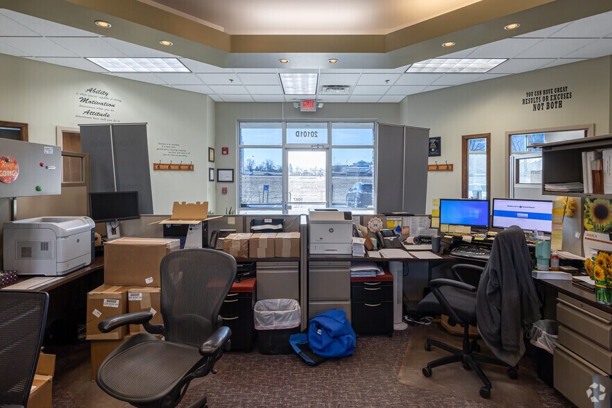 More Photos Of 20101 E Jackson Dr, Independence Office For Sale