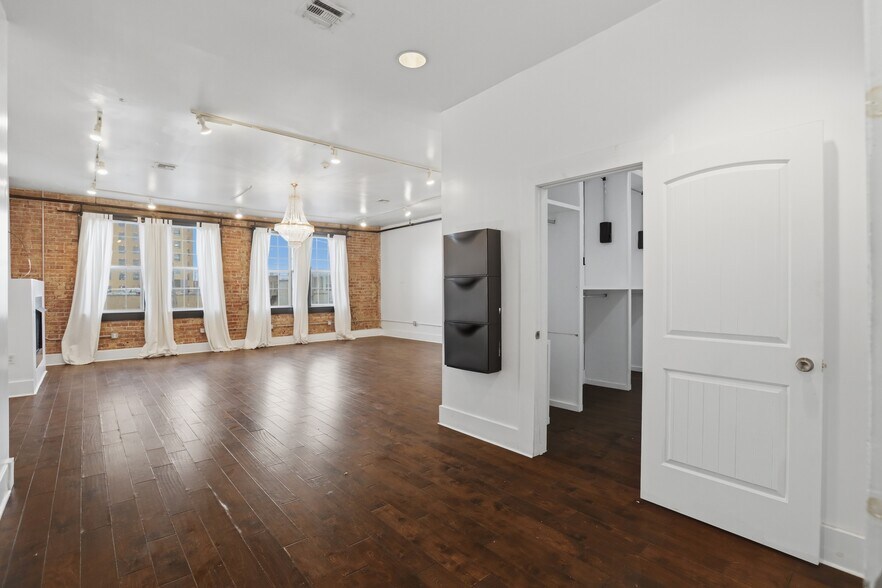 More Photos Of 122 E Randolph Ave, Enid Storefront Retail Residential For Sale