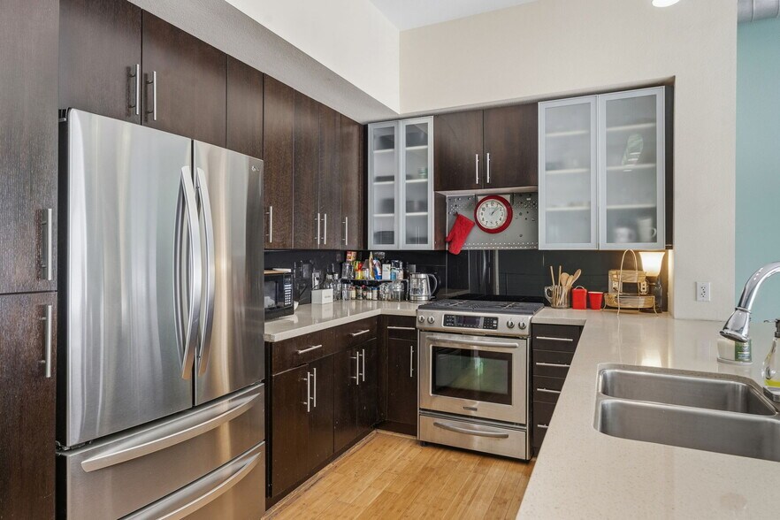 More Photos Of 133 The Promenade N, Long Beach Multifamily For Sale