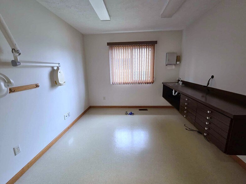 More Photos Of 9252 Lake City Rd, Houghton Lake Medical For Sale
