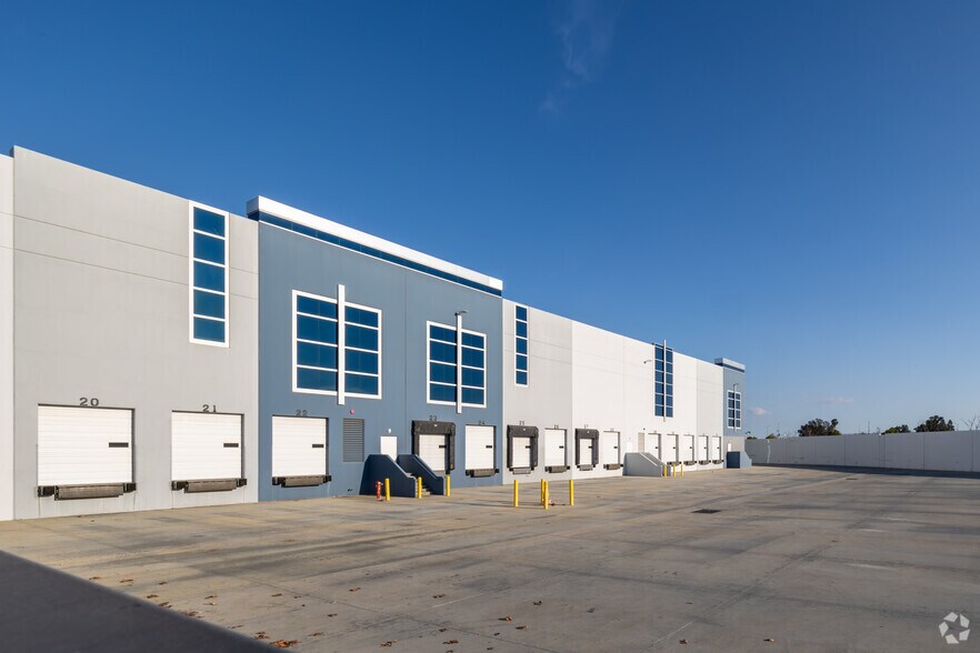 More Photos Of 4150-4160 Patterson Ave, Perris Distribution For Lease