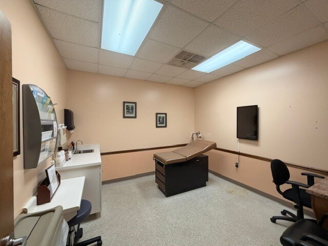 More Photos Of 555 Bluebird Blvd, Fort Valley Healthcare For Sale
