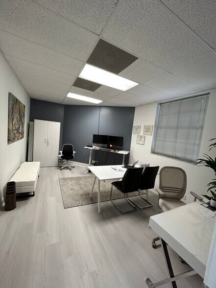 More Photos Of 2400 N University Dr, Pembroke Pines Office For Lease