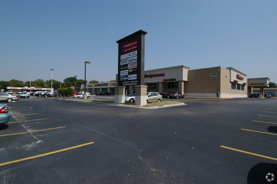 More Photos Of 2825 Valley View Ln, Farmers Branch Storefront For Lease
