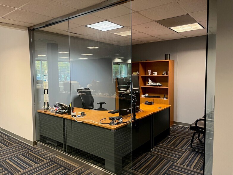 More Photos Of 195 Route 9 S, Manalapan Township Office For Lease