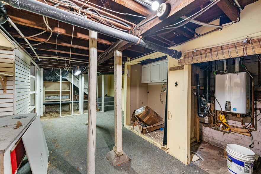 More Photos Of 2823 W 8th St, Los Angeles Office For Lease