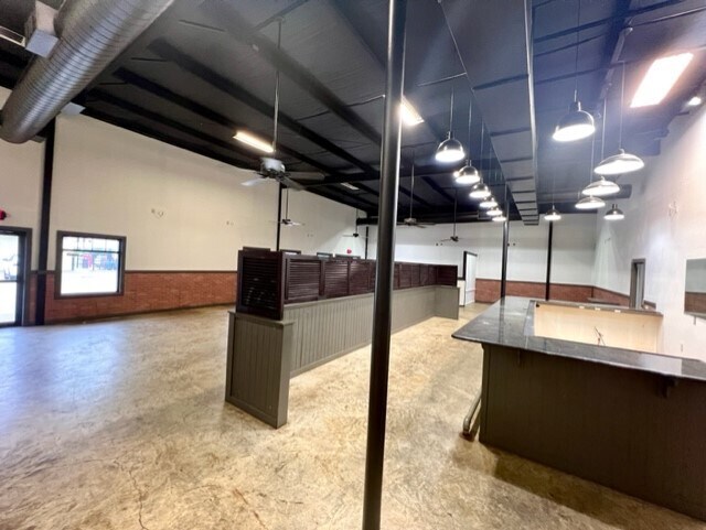 More Photos Of 8950 US-165, Sterlington Storefront For Sale