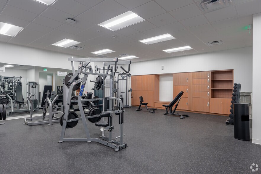 More Photos Of 19122 N US Highway 281, San Antonio Office For Lease