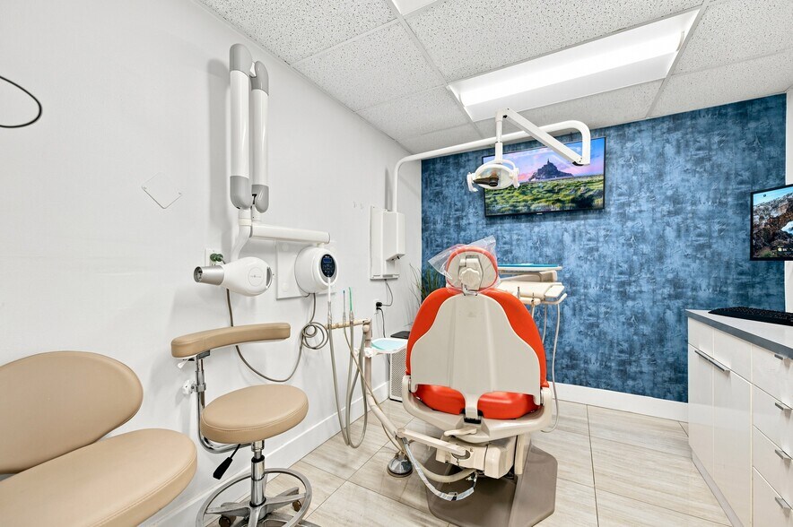 More Photos Of 610-618 NE 124th St, North Miami Office For Sale