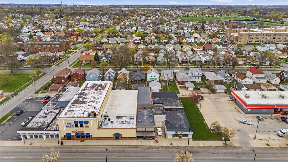 More Photos Of 2722 Pine Ave, Niagara Falls Storefront Retail Residential For Sale