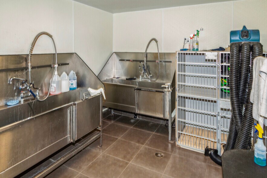 More Photos Of 2143-2147 San Diego Ave, San Diego Medical For Sale