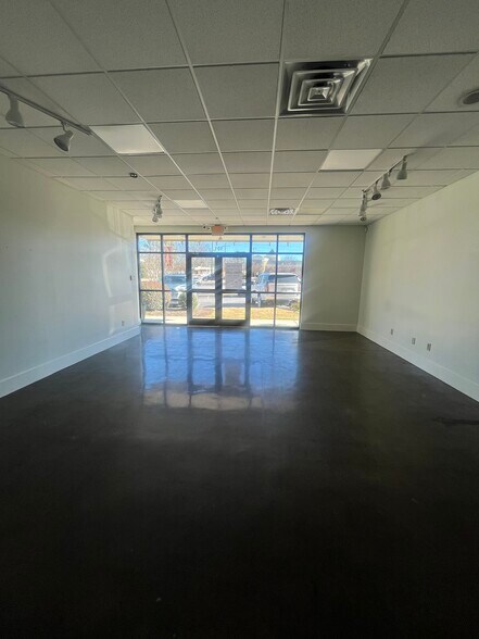 More Photos Of 1818 Augusta St, Greenville Storefront For Lease