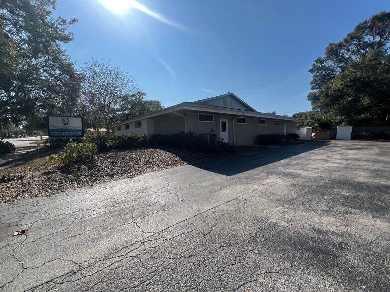 More Photos Of 5200 16th St N, Saint Petersburg Office For Lease