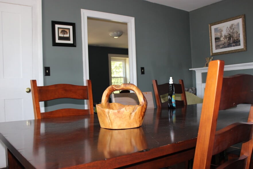 More Photos Of 88 Bradley Rd, Woodbridge Office For Sale