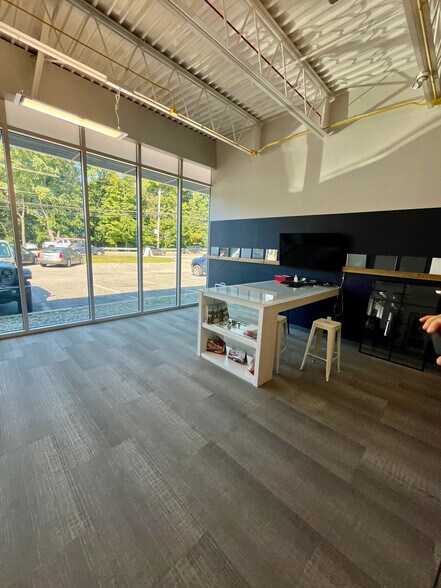 More Photos Of 145 Union St, Holbrook Warehouse For Lease