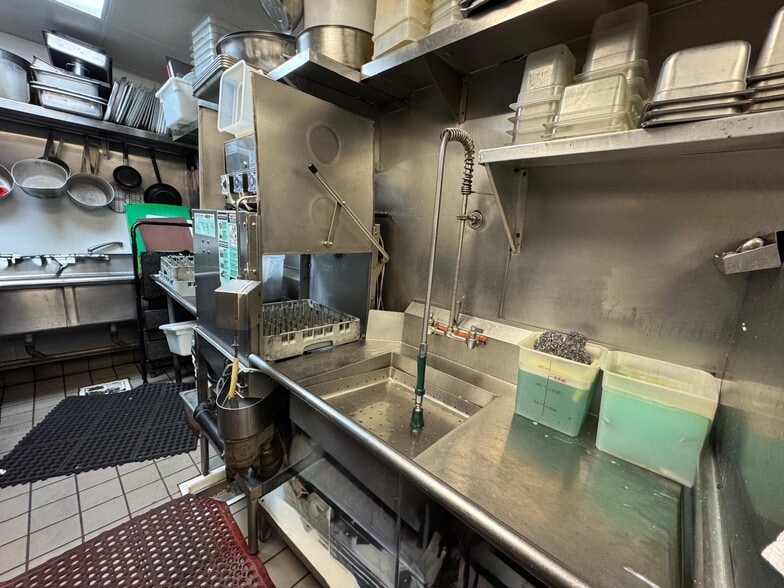 More Photos Of 324-326 S Beverly Dr, Beverly Hills Restaurant For Lease