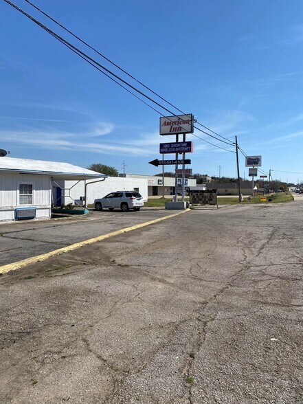 More Photos Of 3000 N Broadway St, Poteau Hotel For Sale