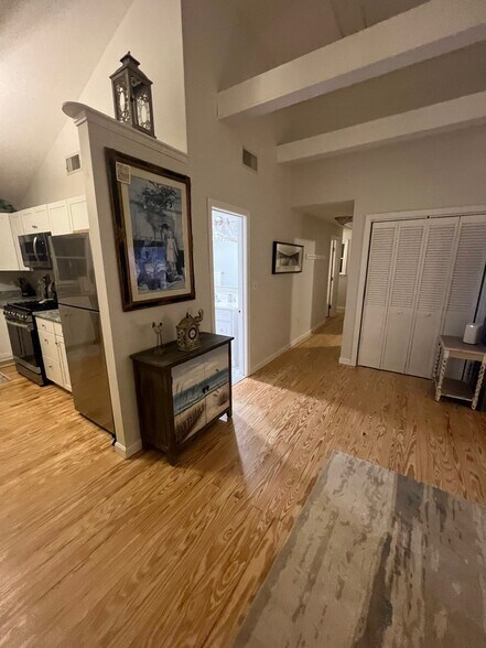 More Photos Of 574 Main St, Hyannis Storefront Retail Residential For Sale