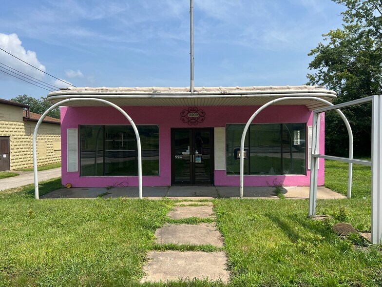 More Photos Of 2209 Camden Ave, Parkersburg Freestanding For Sale